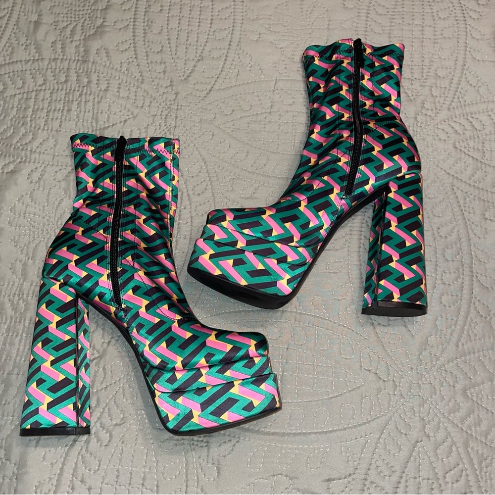 💜💛💚🪅Glaze brand 6 inch platform boots size 8.5